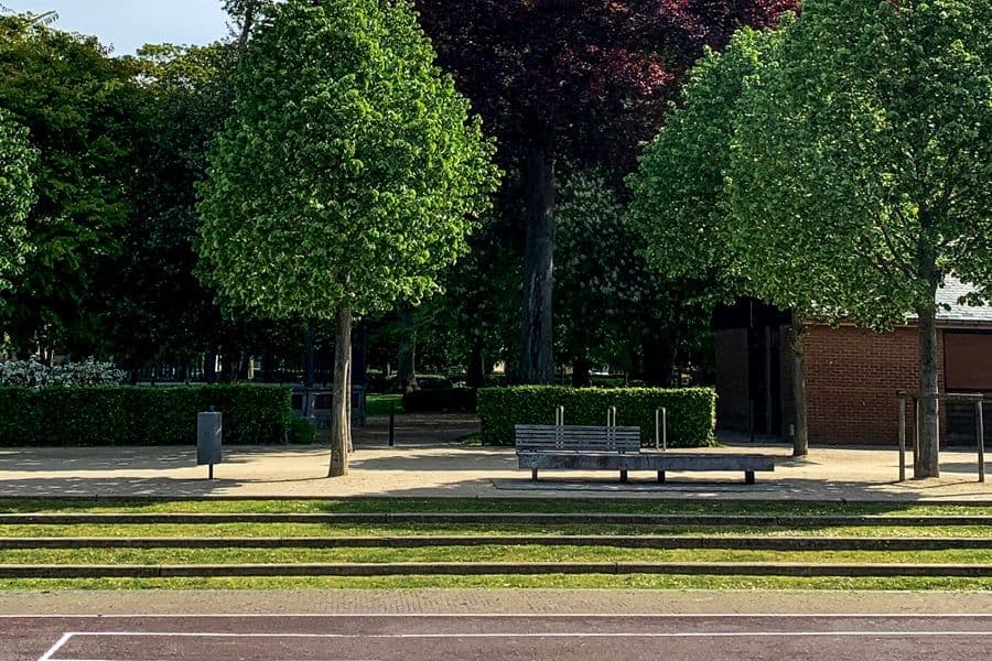 Parc Romantique tree-lined walk