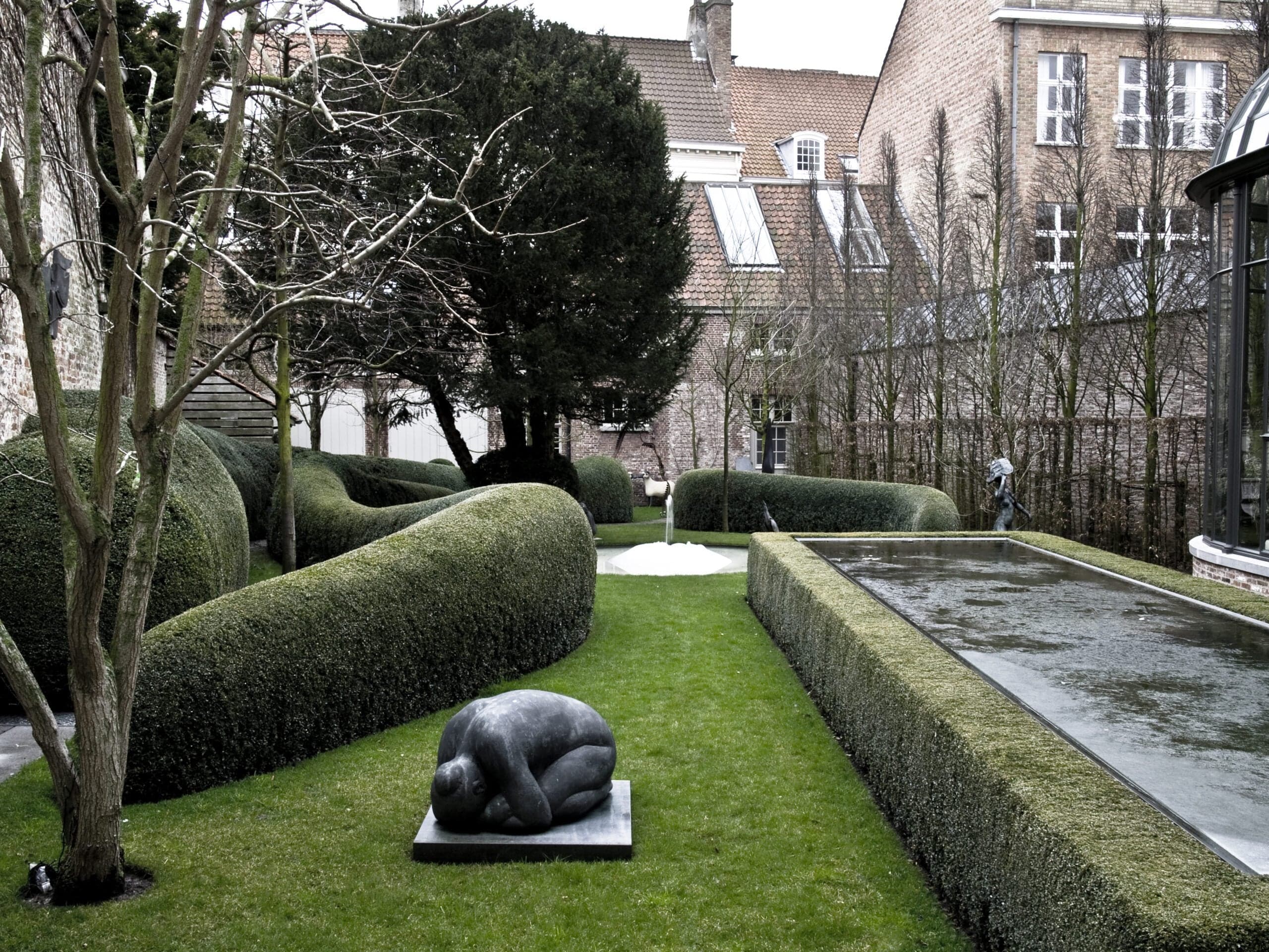 Private garden Bruges city garden