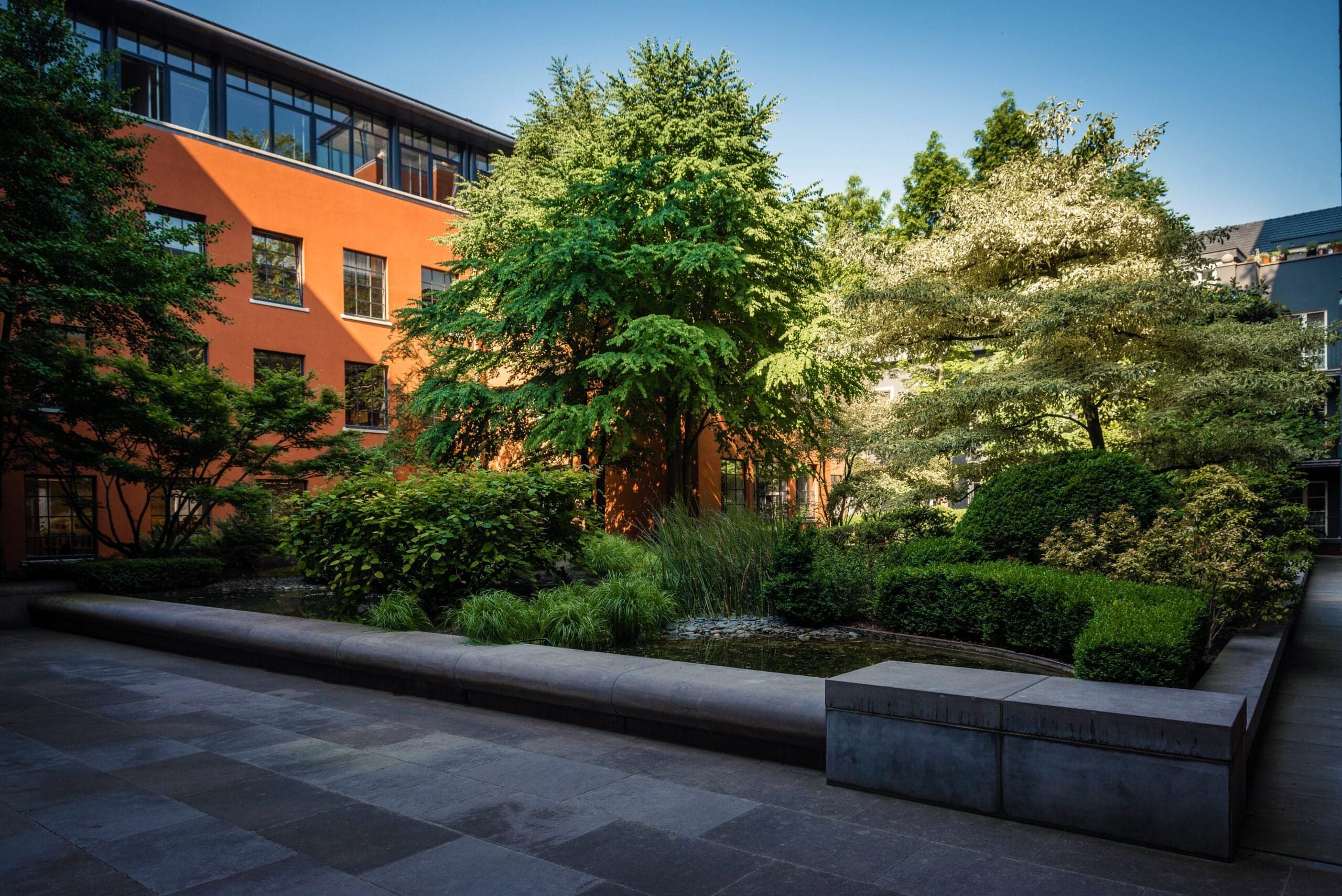 Espace Jacqmotte inner courtyard garden Brussels