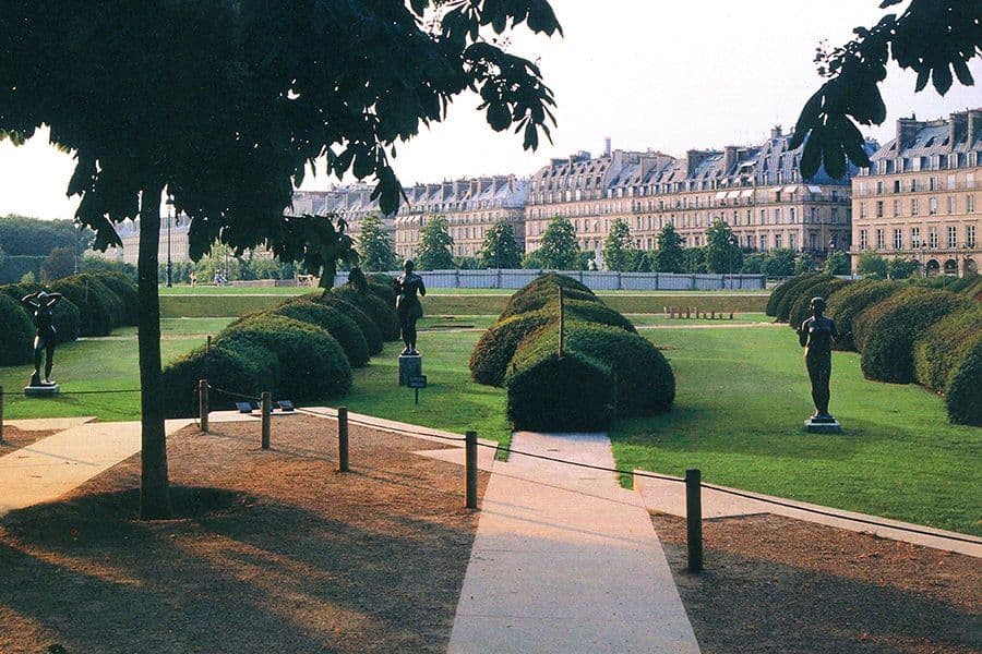 Les Jardins du Carrousel garden and Louvre