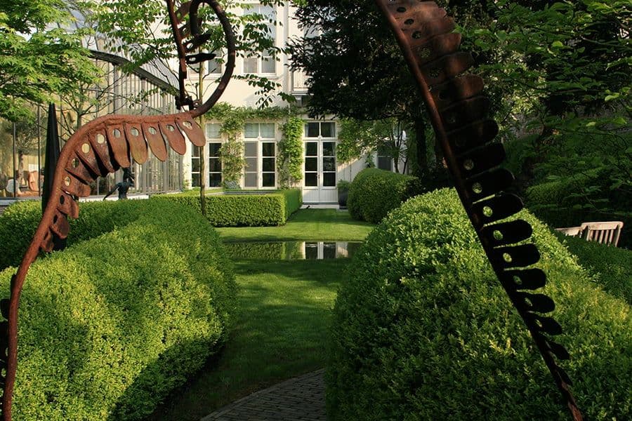 Van Damme garden topiary