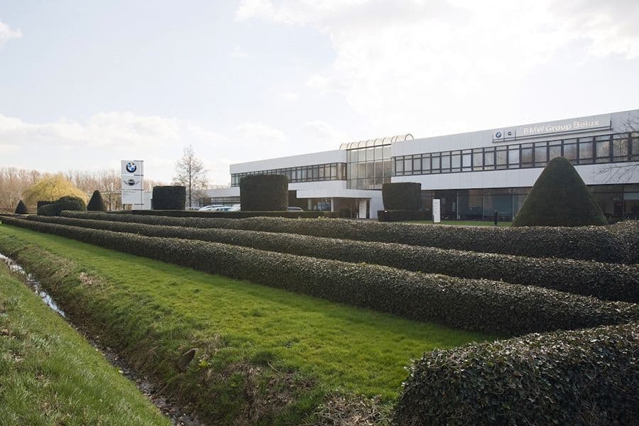 BMW Belux entrance garden