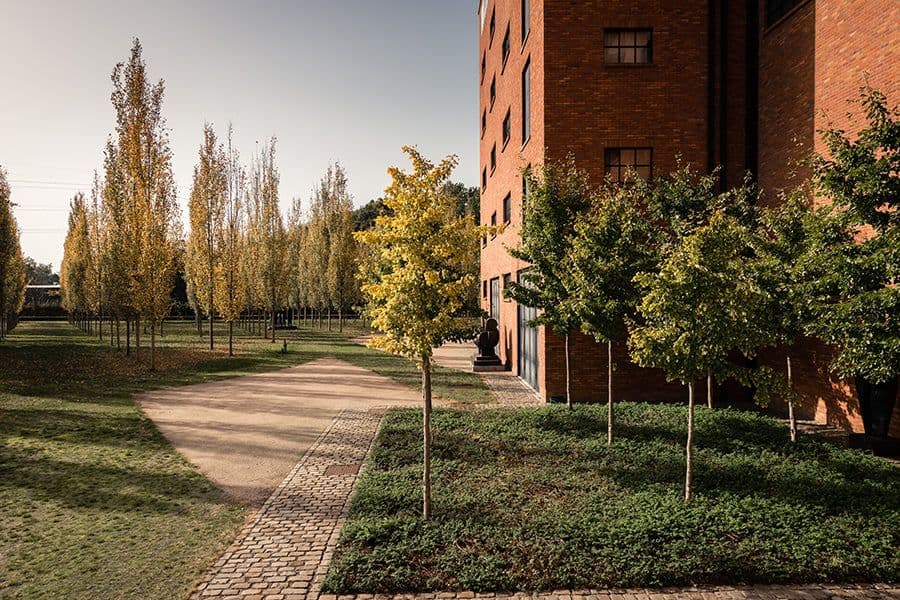Art Center Hugo Voeten garden with hedges and sculpture
